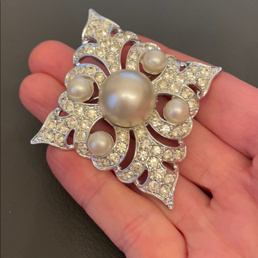 Sarah Coventry Rhinestone Faux Pearl Brooch